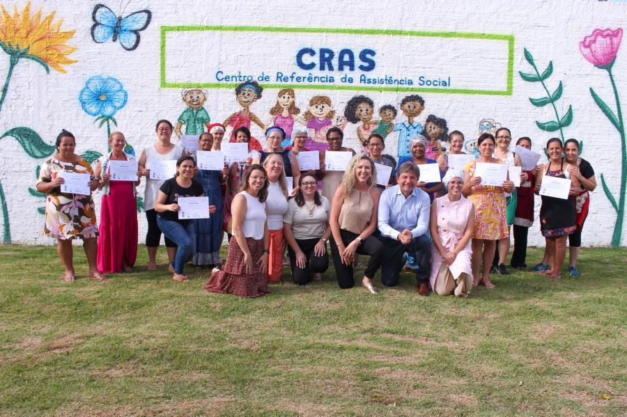 CRAS ENCERRA PROJETO 2024 COM CEIA NATALINA