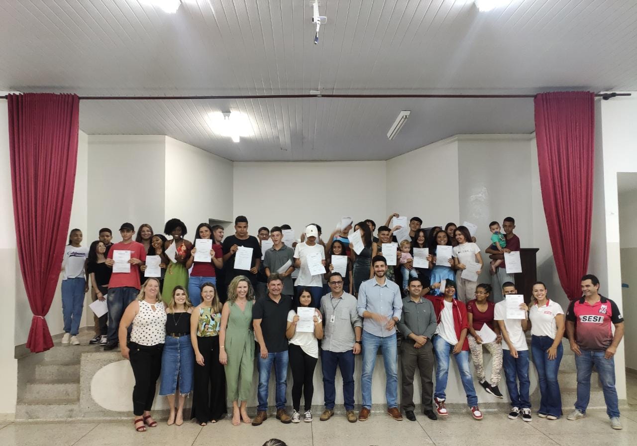 CRAS realiza formatura de mais 40 adolescentes no projeto Agente Jovem