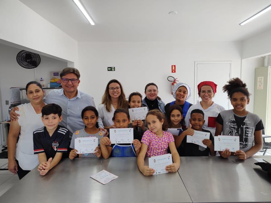 PREFEITURA ENTREGA CERTIFICADOS DO PROJETO DE CULINÁRIA KIDS NAS FÉRIAS