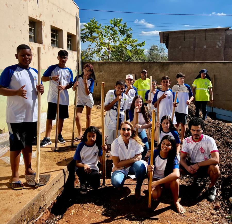 BIÓLOGA DO CONSIMARES FARÁ PALESTRA SOBRE COMPOSTAGEM AOS ALUNOS DE CARDEAL