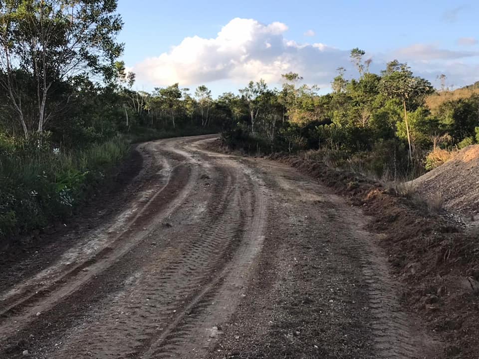 Estrada do Braço Magro em Cananéia recebe serviço de conservação e adequação