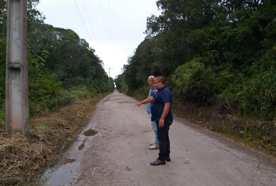 Prefeito percorre as estradas rurais do município