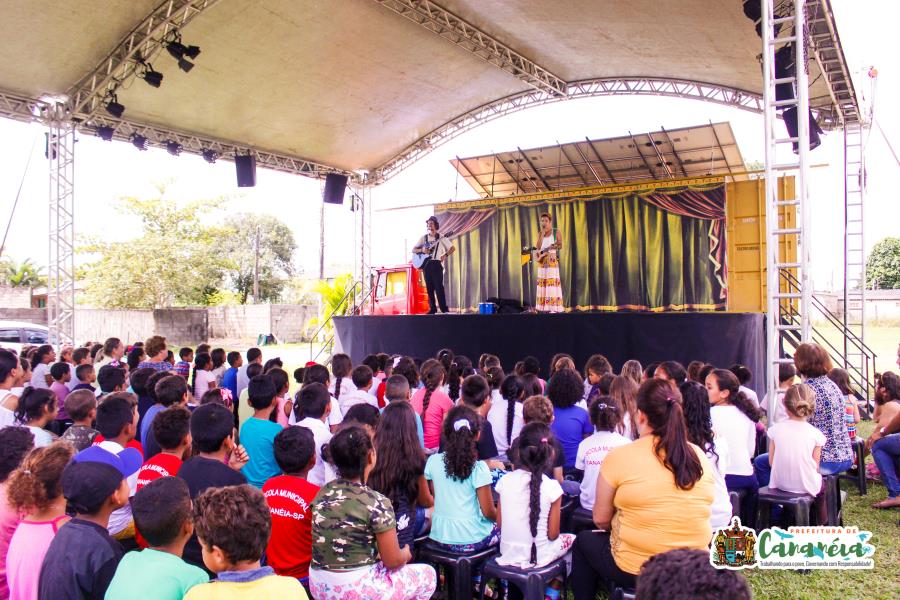Teatro a bordo encanta Itapitangui com suas histórias