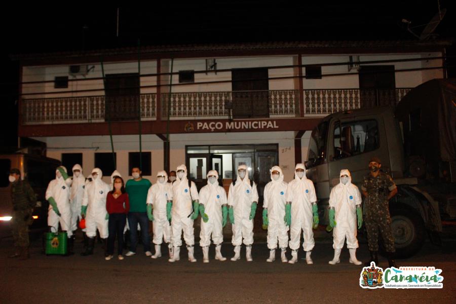 Exército e a Marinha realizam desinfecção em locais públicos em Cananéia