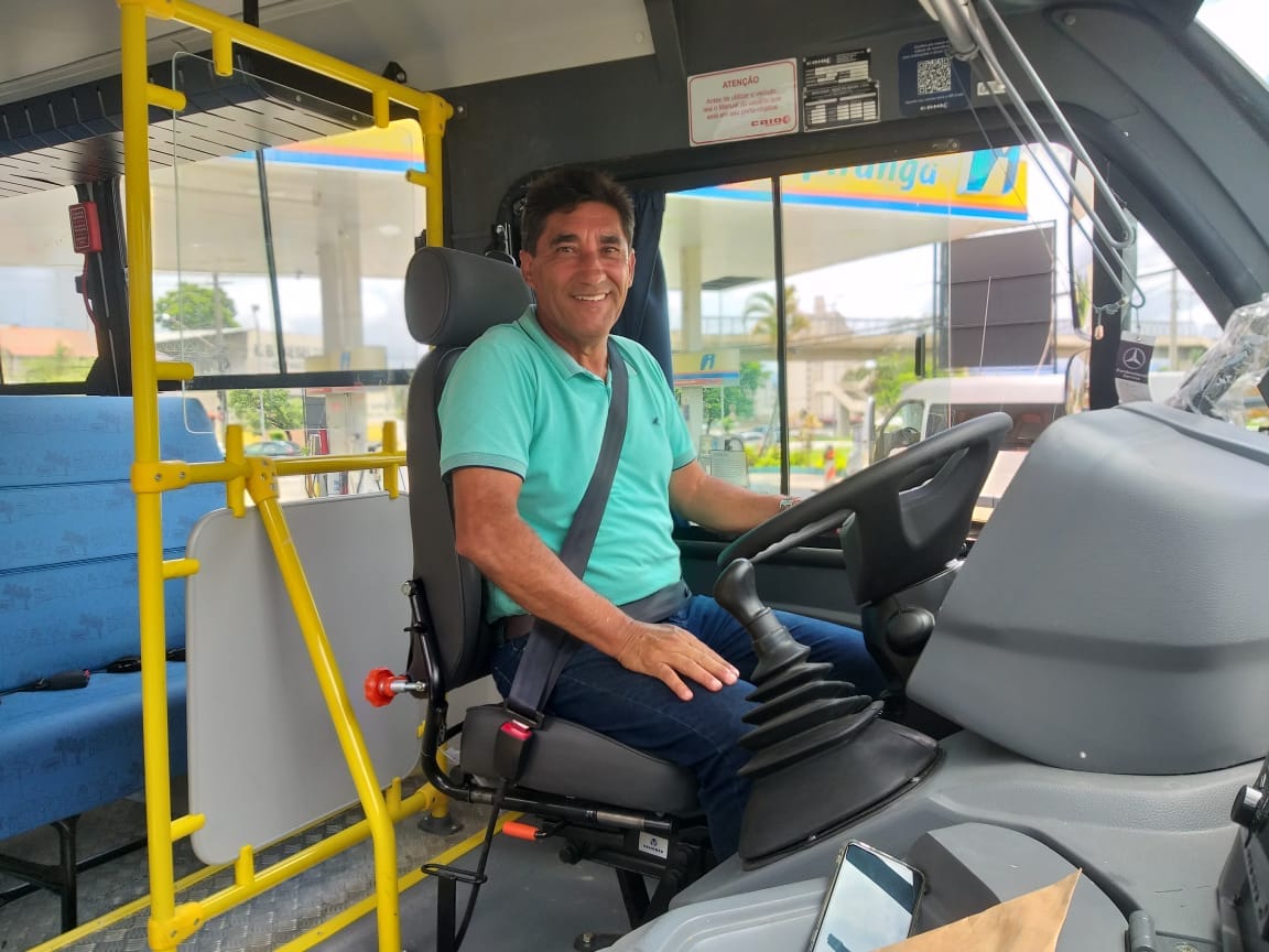 Cananéia recebe novo ônibus escolar