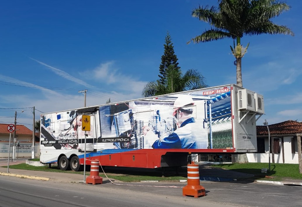 Escola Móvel de Elétrica e Eletrônica do SENAI chegou na Ilha