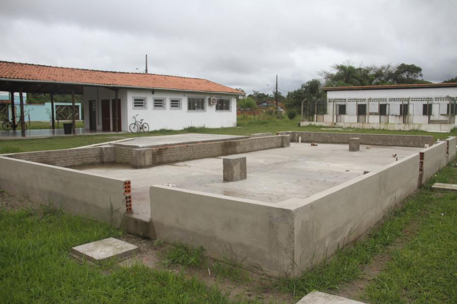 Está em fase final a base de concreto para o Consultório Veterinário Meu Pet Container