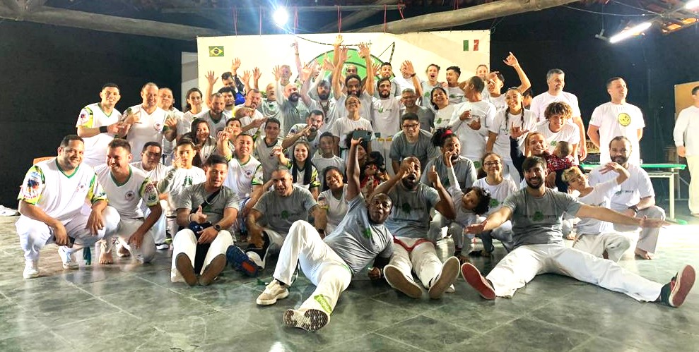 Geração Capoeira comemorou seu 24º aniversário com Batizado dos alunos do Ilha Jovem, Troca de Cordas e participação de cerca de 250 capoeiristas
