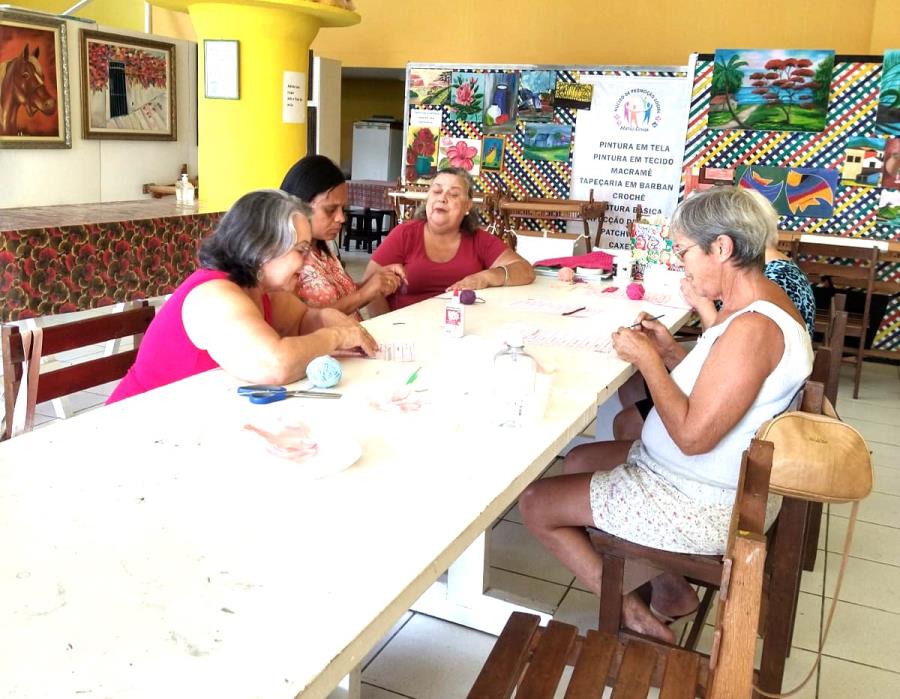 Recomeçaram as aulas de artesanato do NUPS. Ainda há vagas para Tapeçaria, Barrados e Artesanato em Crochê