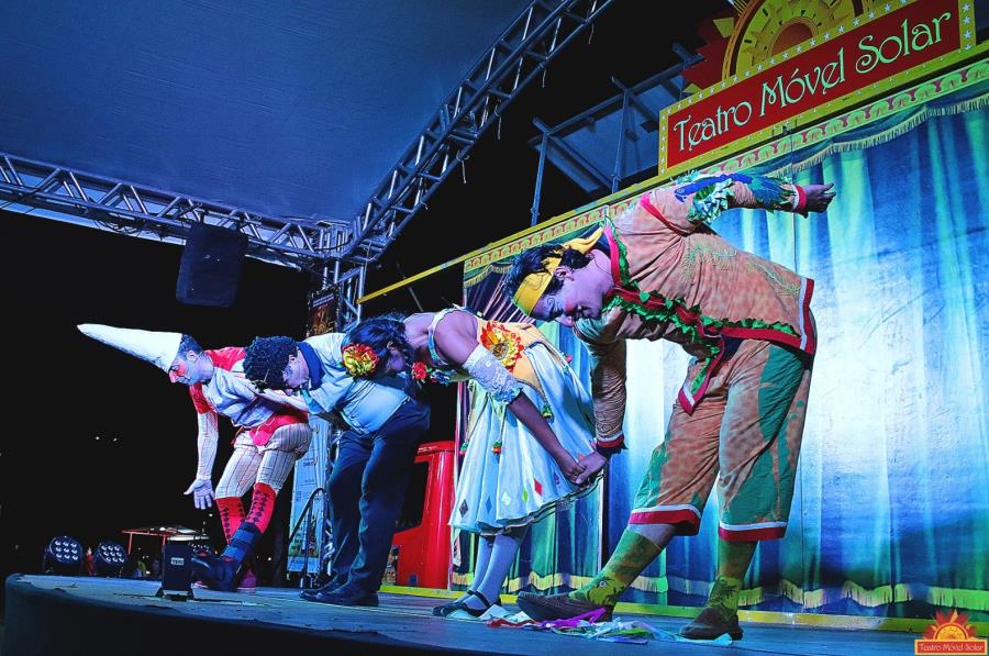 Cia de Teatro a Bordo apresenta neste sábado 07/05 apresentações de teatro,oficinas e intervenções artísticas no container palco