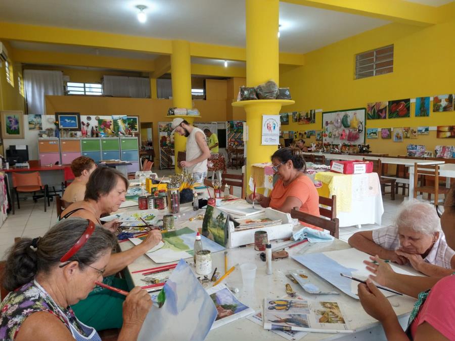 Aulas de Arte do NUPS conta com últimas vagas para Tapeçaria, Barrados e Artesanato em Crochê