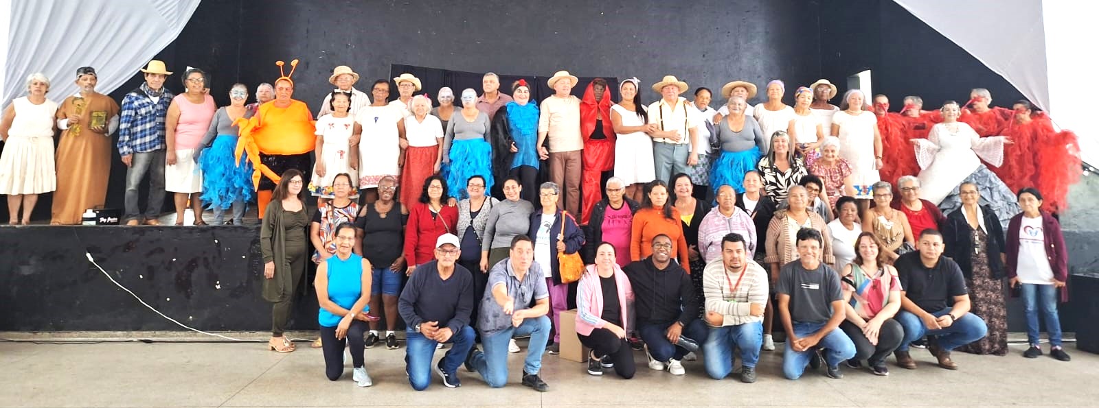 Grupo de Teatro Arte de Viver, do CCMI da Ilha, mostra a rica cultura caiçara no espetáculo “Ilha dos Sonhos Meus”