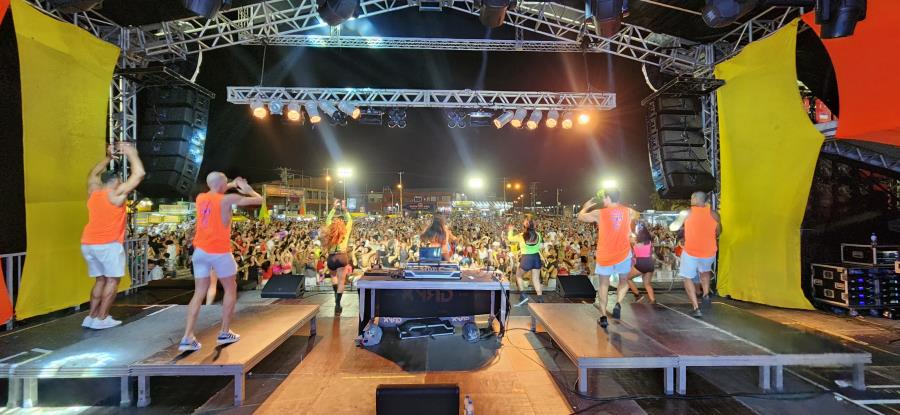 Após os desfiles na Copacabana nesta segunda 12/02, Carnaval prossegue na Praça do Boqueirão Norte DJ GRYX e equipe #EuDanço