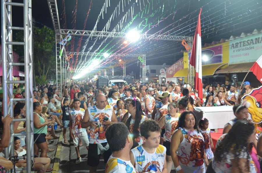 Carnaval prossegue nesta terça 13/02 com Trio Elétrico na Av. São Paulo, desfiles na Copacabana e show na Praça do Boqueirão
