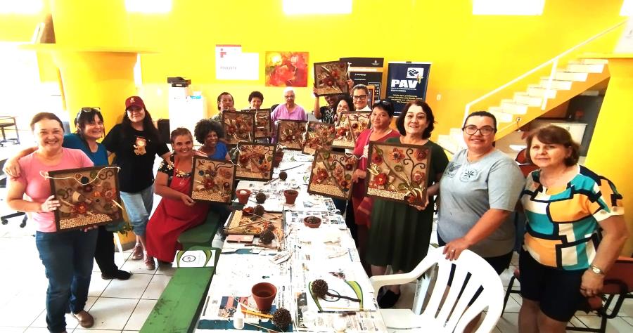 Curso de Artesanato em Sementes ensinou a transformar as sementes, cascas e grãos em arte