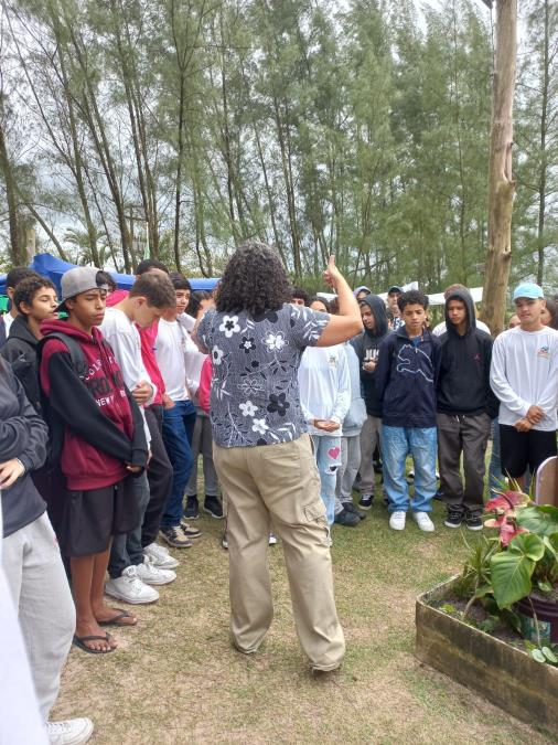 Estudantes dos oitavos anos da Escola Monte Carlo participam, nesta sexta 15/09, das ações do Dia Mundial de Limpeza das Praias