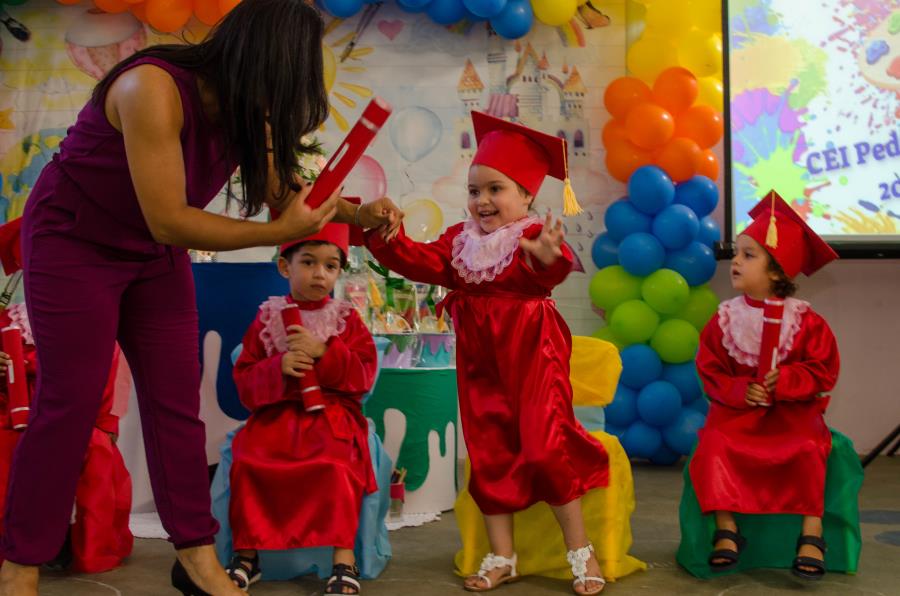 Com muita emoção e música, a formatura dos estudantes da Escola de Pedrinhas