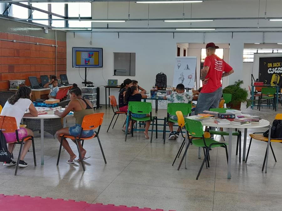 Casa da Juventude da Ilha realizou, na última semana, Oficinas de Desenho, Economia Criativa e Empreendedorismo e Jogos de Tabuleiro