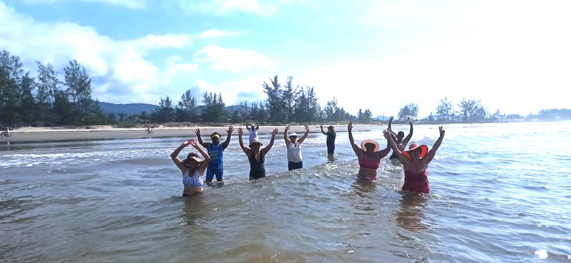 Programa de Combate ao Sedentarismo da Ilha com Hidrocaminhada no Balneário Araçá