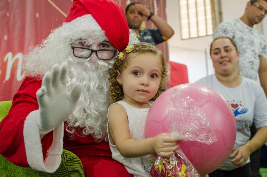 Papai Noel, brincadeiras, presentes, doces e diversão no Natal Encantado  das Crianças - Prefeitura de Ilha Comprida