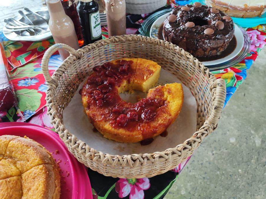 Bolos de roda, pães e delícias artesanais são atrações do Café Caiçara na Vila de Pedrinhas, às terças