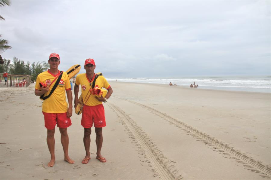 Com transporte e apoio operacional do Município, Guarda-Vidas reforçam a segurança das praias no Boqueirão Sul 