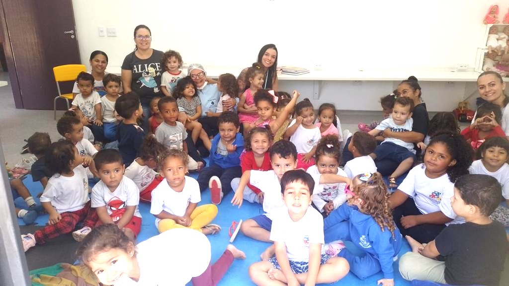 Com encenação e muito amor, equipe de Saúde Bucal encantou as crianças da CEI Sonho de Criança