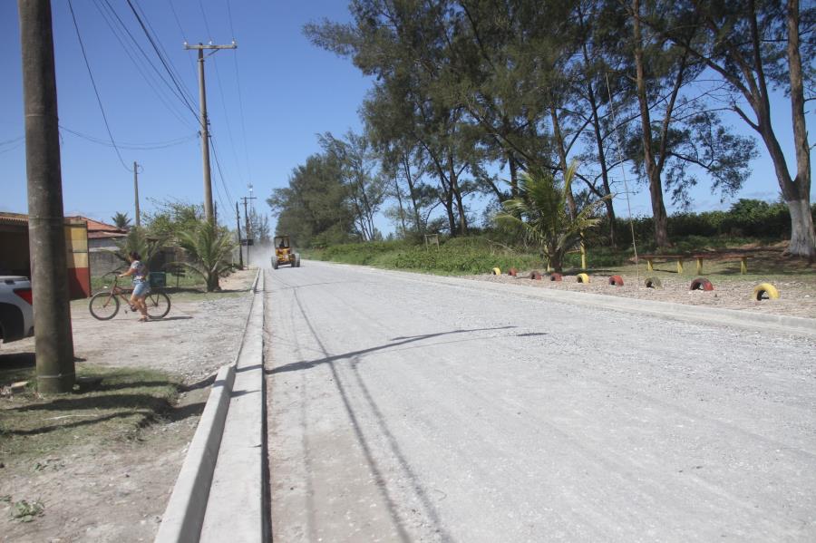 Estão avançadas as obras do primeiro trecho de 5 km da Estrada Parque Jardim Tropical-Vila de Pedrinhas