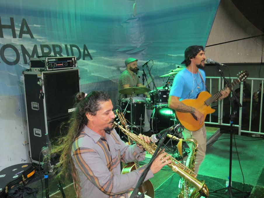 32º aniversário da Ilha Comprida foi comemorado com shows da Camerata de Rabeca Crescer para o Futuro, Lela, Acústico Beach e Banda Rock´n´Roll 678