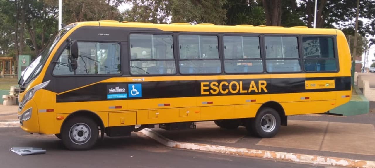 Guariba recebe novo ônibus pelo Governo do Estado para transporte de estudantes