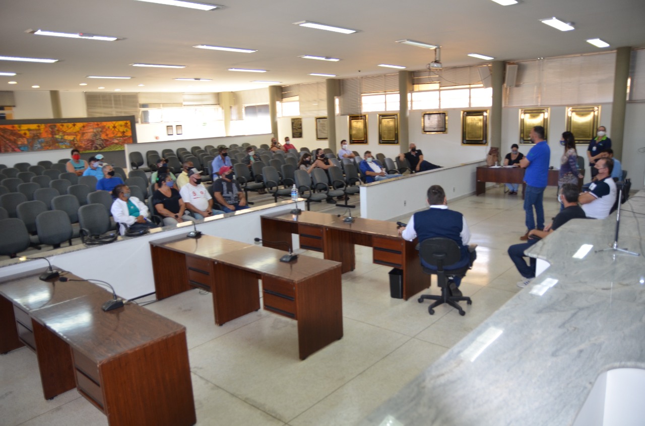 Prefeitura e Câmara se reuniram com representantes da Agricultura Familiar por formalização profissional