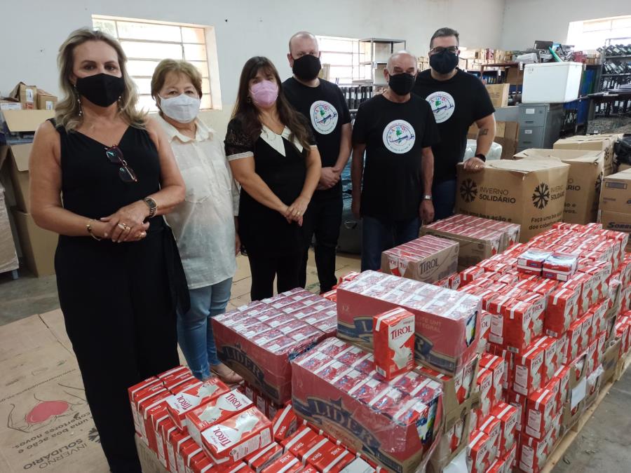 Parceria entre Prefeitura e Carreta da Alegria arrecada 1000 litros de leite