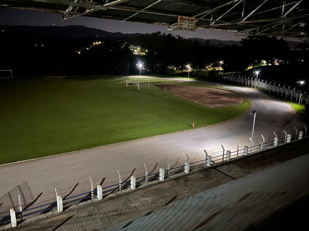 Imagem de Prefeitura instala nova iluminação na pista de atletismo do CIC