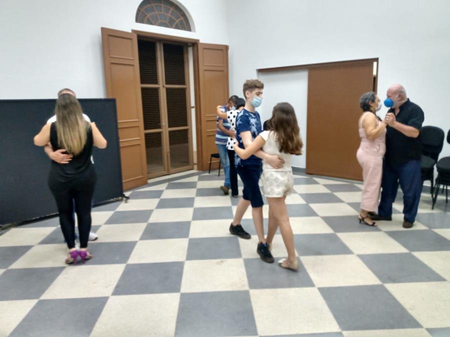 Departamento de Cultura divulga vagas restantes de dança de salão para casais