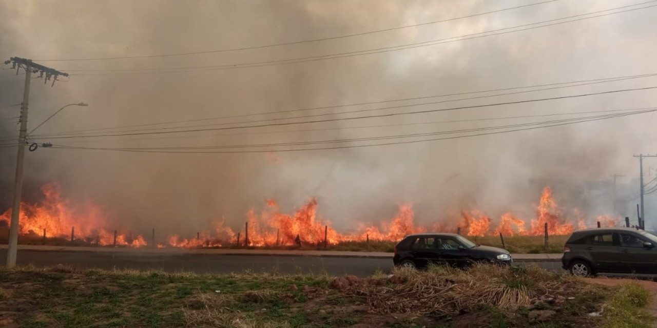 Departamento de Meio Ambiente orienta população para cuidados com as queimadas