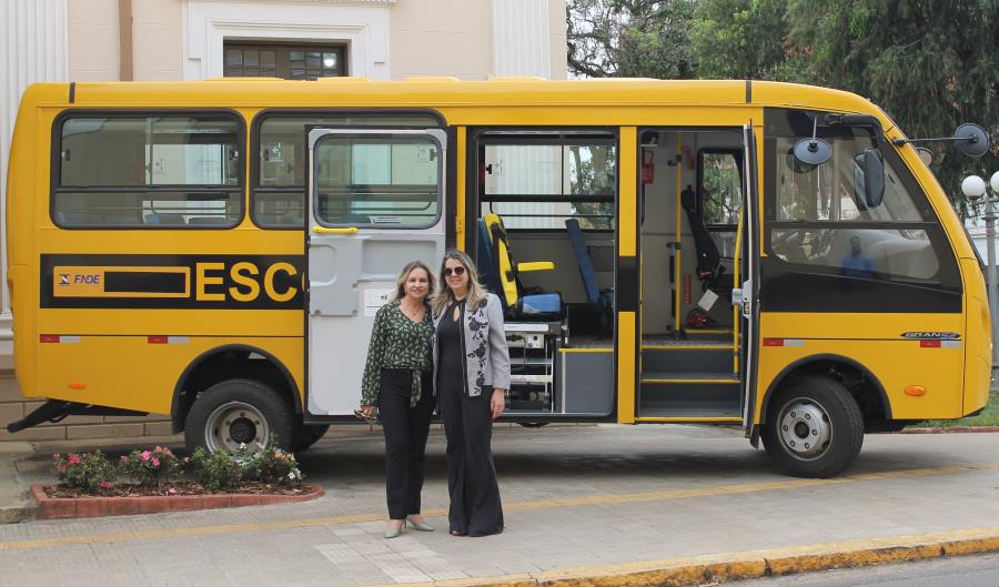 Prefeitura conquista ônibus de mais de R$ 300 mil para estudantes