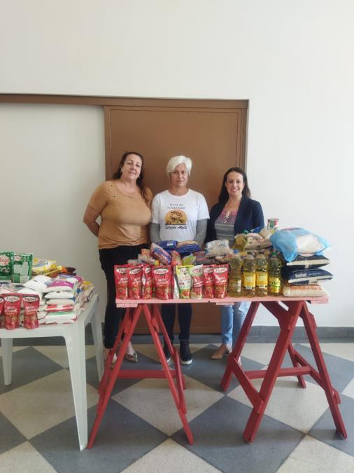 Organização da Feira Ateliê entrega 200 kg de alimentos para entidades