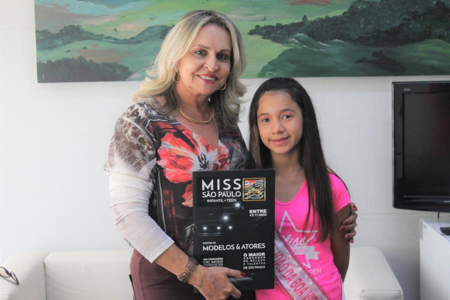 Prefeita Teresinha recebe Miss Infantil de São João