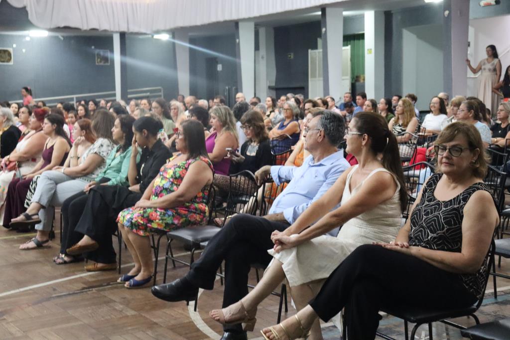 Imagem de Polo modas forma 115 alunos em cursos de capacitação profissional