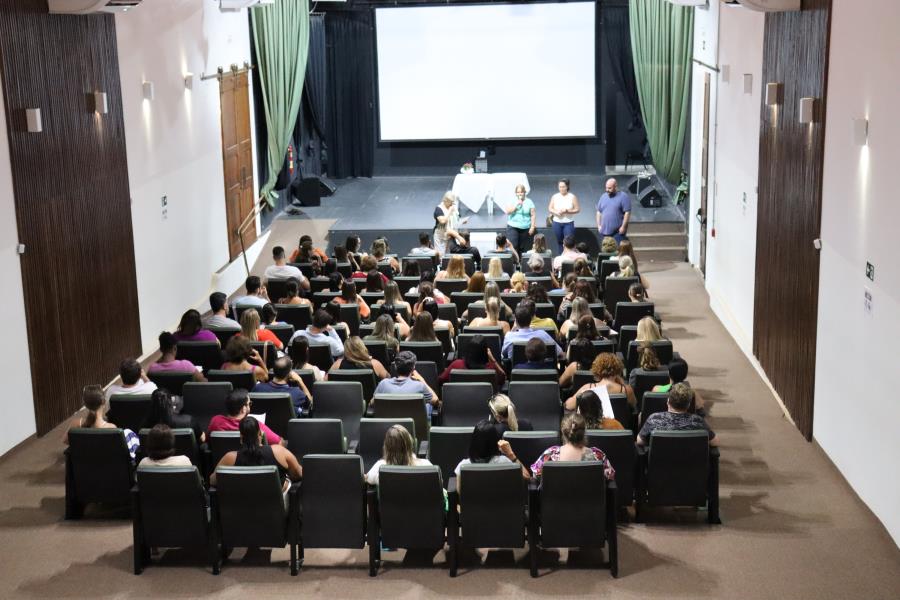 Departamento de Educação realiza primeira reunião de planejamento educacional