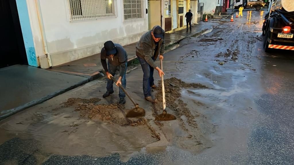 Imagem de Prefeitura mantém força-tarefa e intensifica limpeza após alagamentos do Córrego São João