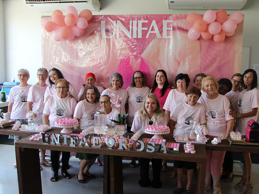 Outubro Rosa termina com atividade para mulheres que venceram o câncer