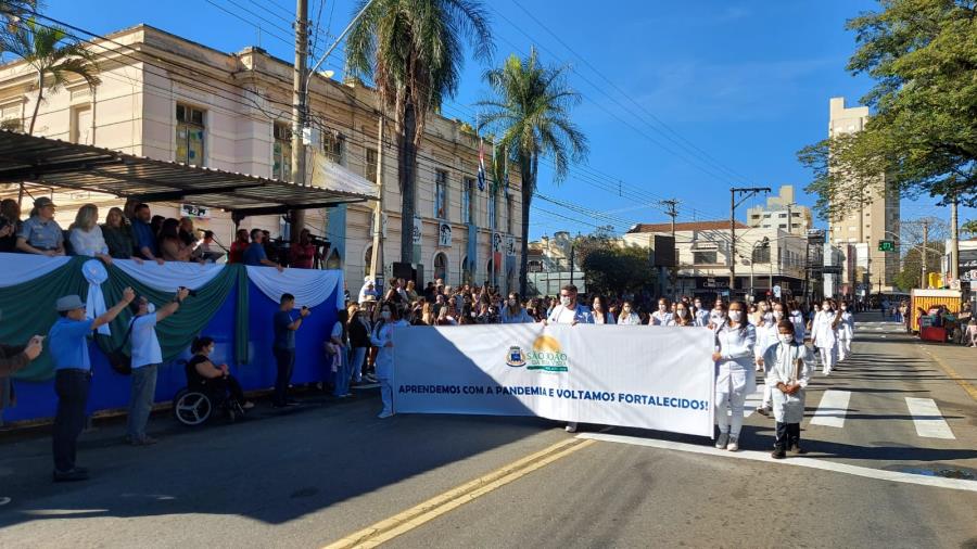Desfile em comemoração aos 198 anos de São João homenageia os profissionais da saúde