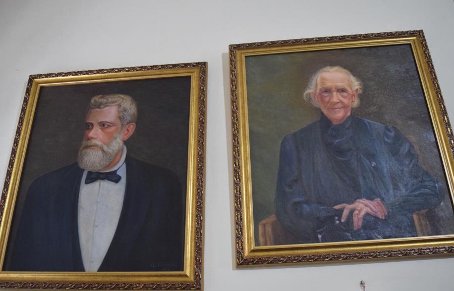 Museu restaura 30 quadros com imagens de figuras públicas