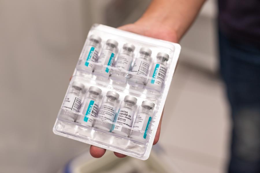 Terceira dose da vacina contra a Covid-19 já está disponível para todos os maiores de 18 anos