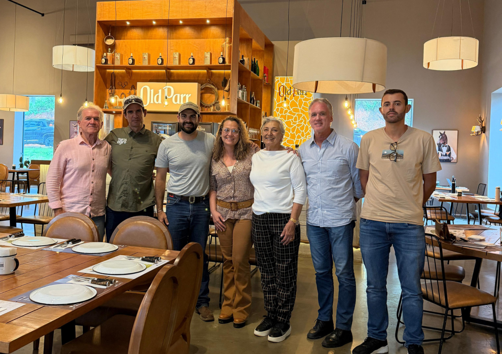 BUENO BRANDÃO REALIZA VISITA TÉCNICA AO POLO VITIVINÍCOLA DE ESPÍRITO SANTO DO PINHAL