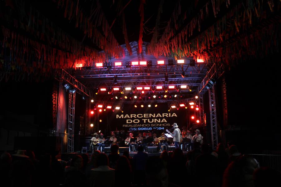 35º Arraiá do Zé Bagunça agita Bueno Brandão com tradição, música e recorde de público!