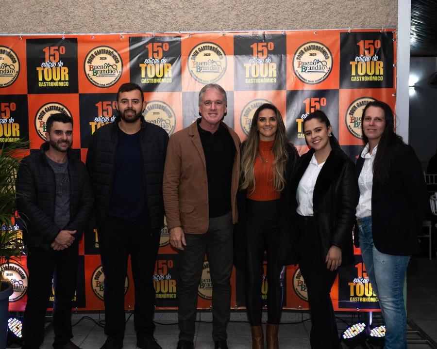 BUENO BRANDÃO ABRE EM GRANDE ESTILO A 15ª EDIÇÃO DO TOUR GASTRONÔMICO – UMA NOITE DE SABORES, CULTURA E CELEBRAÇÃO
