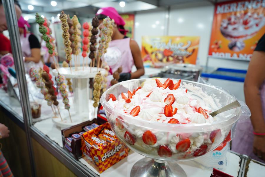Primeiro fim de semana do Festival do Morango agitou a Dudu Samba no feriadão