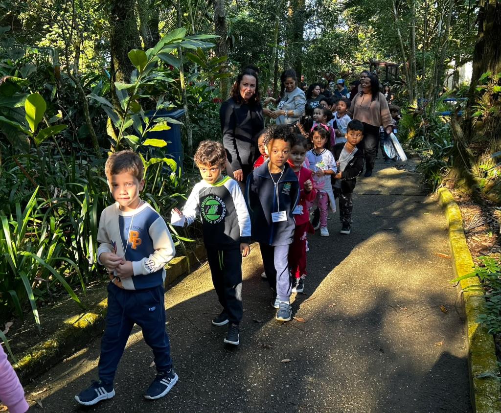 Visita de alunos da EMEI Catatau integra a Semana do Meio Ambiente em Mongaguá